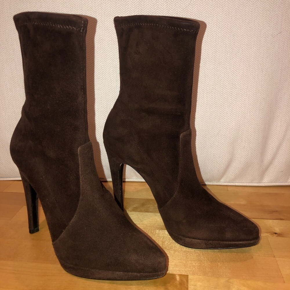 CASADEI brown suede ankle boots with leather sole. Size 6.